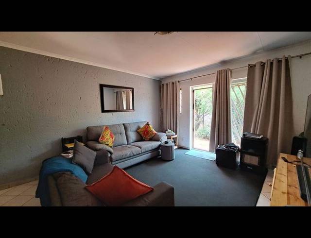 2 BEDROOM TOWNHOUSE FOR SALE IN WINCHESTER HILLS